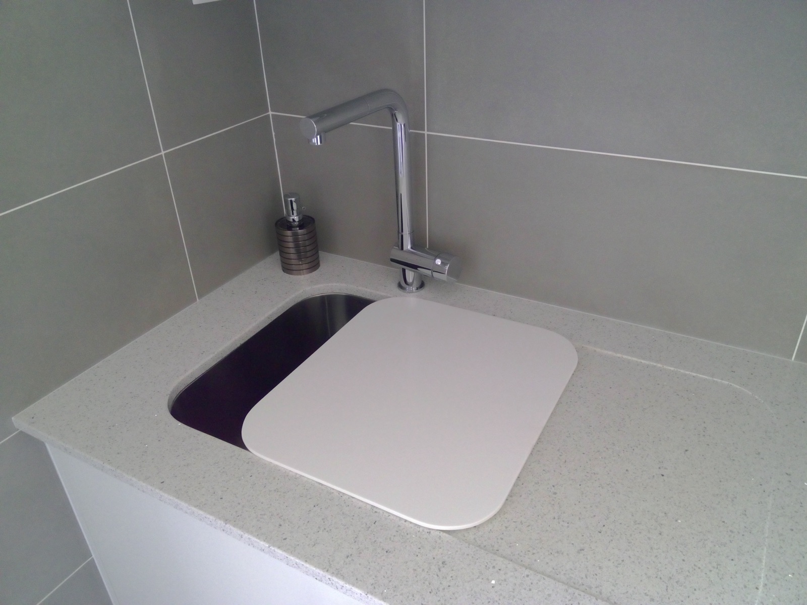 solid-surface-corian-03